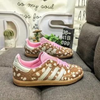Adidas भूरी गुलाबी दागदार ऊपरी लाइनिंग और लेस लाइफस्टाइल स्नीकर