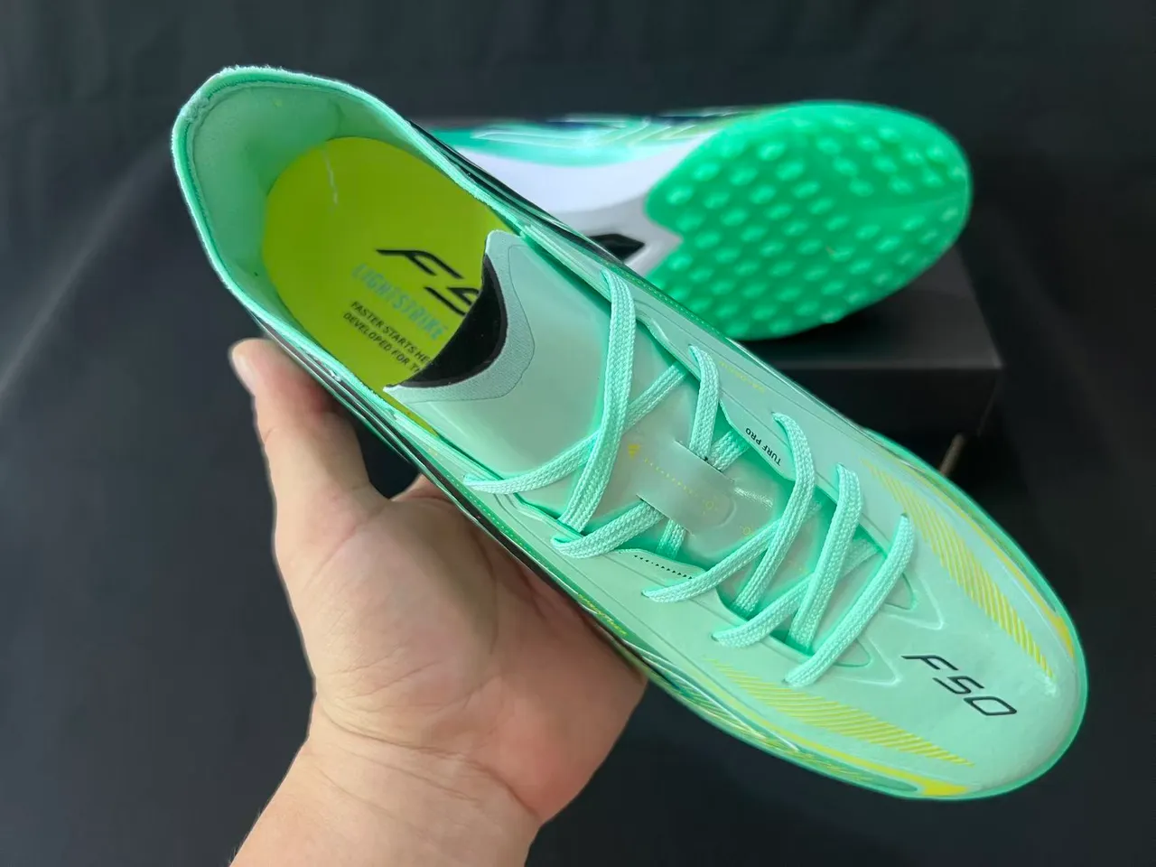 Adidas F50 绿色黑色 Low-Cut Synthetic Upper Sprintweb Cage Construction 草地足球鞋 5