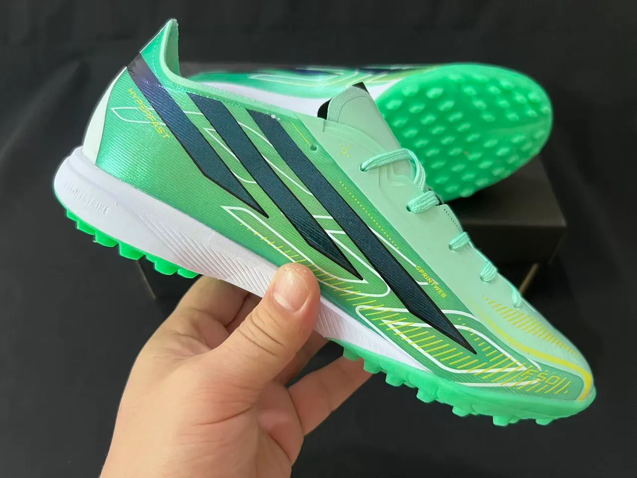 Adidas F50 绿色黑色 Low-Cut Synthetic Upper Sprintweb Cage Construction 草地足球鞋 6