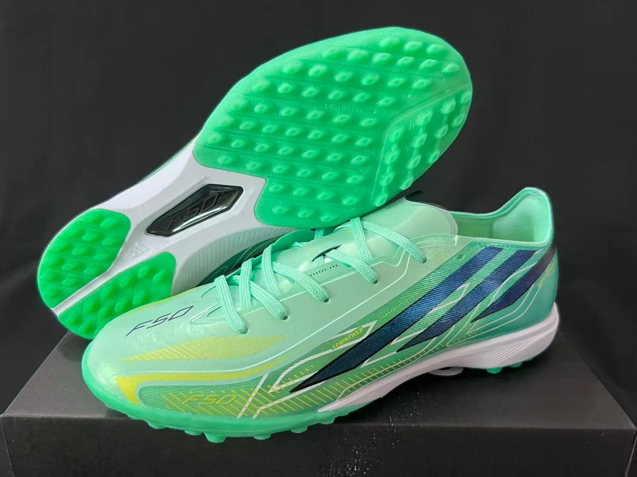 Adidas F50 绿色黑色 Low-Cut Synthetic Upper Sprintweb Cage Construction 草地足球鞋 7