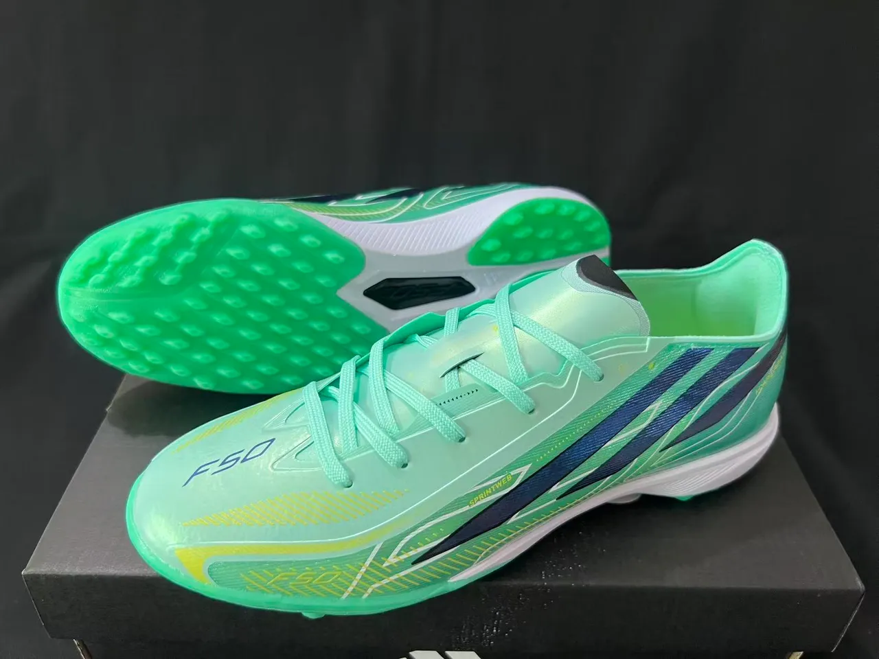 Adidas F50 绿色黑色 Low-Cut Synthetic Upper Sprintweb Cage Construction 草地足球鞋 8