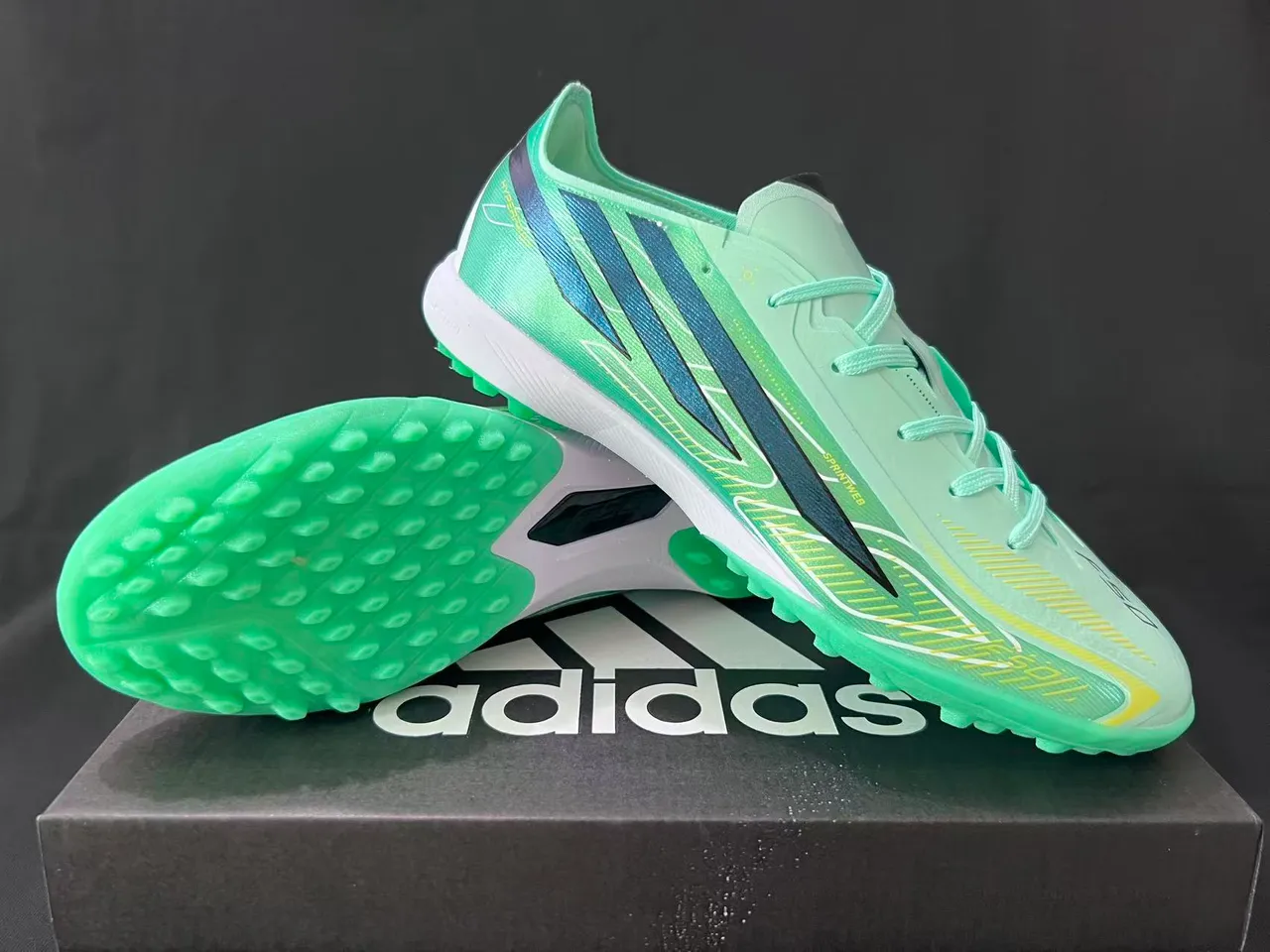 Adidas F50 绿色黑色 Low-Cut Synthetic Upper Sprintweb Cage Construction 草地足球鞋 9
