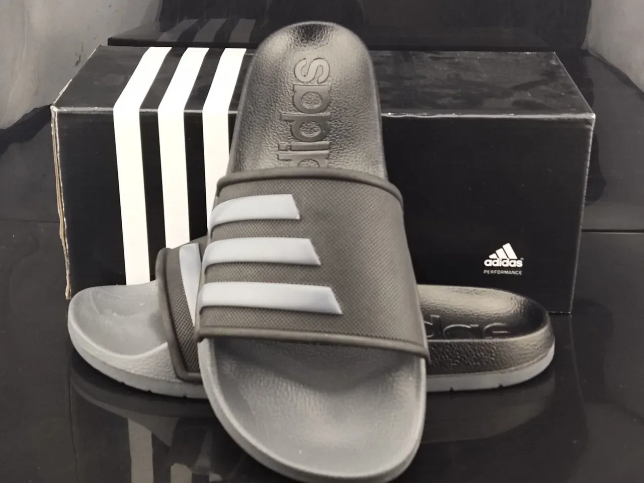 Adidas Gris Noir Semelle Moldée EVA Bride Malla Perforée Pantoufles 3
