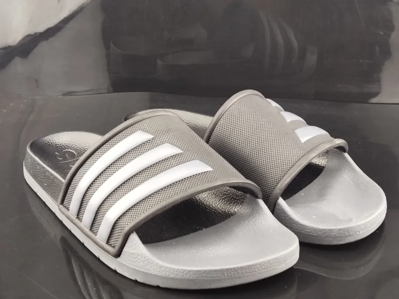 Adidas Gris Noir Semelle Moldée EVA Bride Malla Perforée Pantoufles 4