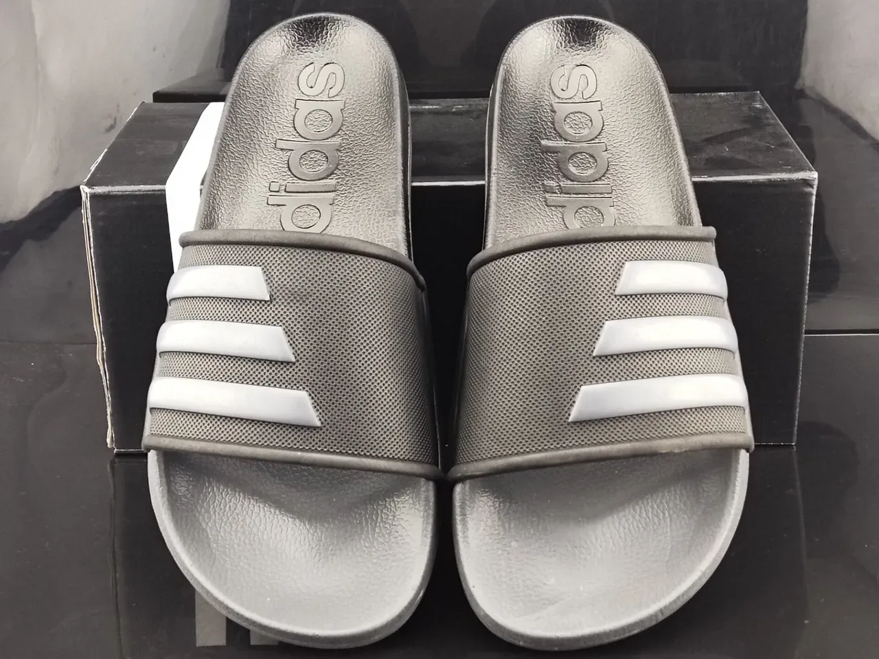 Adidas Gris Noir Semelle Moldée EVA Bride Malla Perforée Pantoufles 5