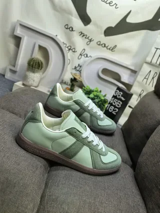 Adidas Green Two-Tone Suede And Leather Gum Rubber Sole Lifestyle Sneakers 9