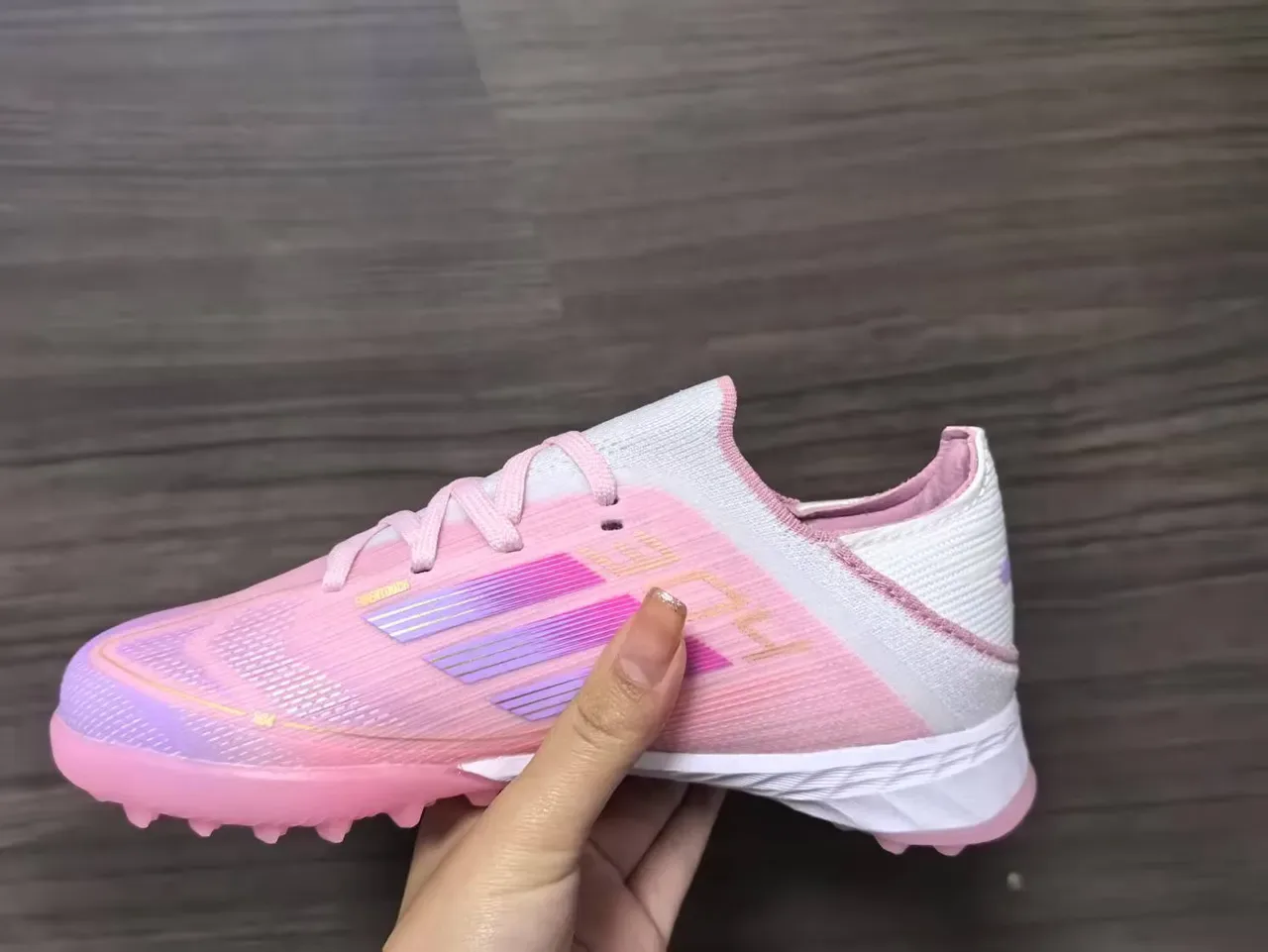 Adidas Chaussures de football turf rose blanc iridiscent synthétiques avec col en maille 13