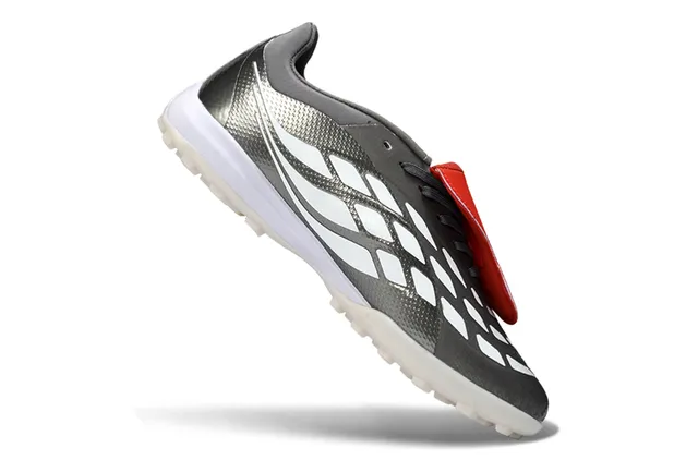 Adidas Predator Gris Rojo Sin cordones Cierre de correa Plateado metálico Superior texturizado Césped Zapatos de fútbol 2