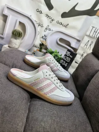 Adidas Samba ऑफ-व्हाइट पिंक बुनी पट्टी बैकलेस म्यूल लोफर्स 9