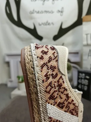 Adidas Samba Beige Brown Woven Leopard-Pattern Upper Three-Stripe Side Panel Lifestyle Sneakers 3