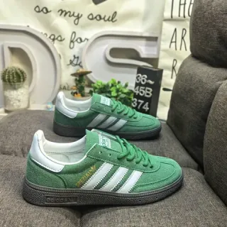 Adidas Samba OG हरा और सफेद जीवनशैली स्नीकर