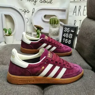 Adidas Spezial बर्गंडी सूड और सफेद लाइफस्टाइल स्नीकर