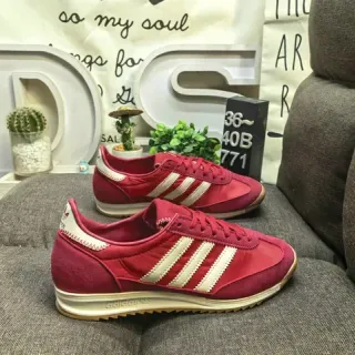Adidas Spezial लाल और क्रीम लाइफस्टाइल स्नीकर