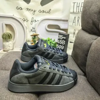 Adidas Superstar गहरी भूरी स्यूड लाइफस्टाइल स्नीकर