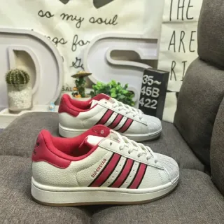 Adidas Superstar Off-White और गुलाबी लाइफस्टाइल स्नीकर्स