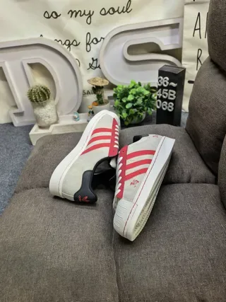 Adidas Superstar Off-White و Royal Blue حذاء أسلوب حياة مطرز بحصان 16