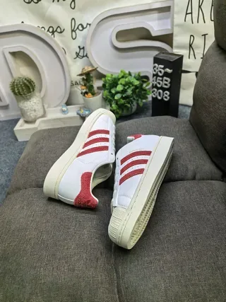Adidas Superstar सफेद और लाल जीवनशैली स्नीकर 6