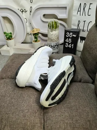 Adidas Ultraboost chaussures de course noires blanches jaunes néon 6