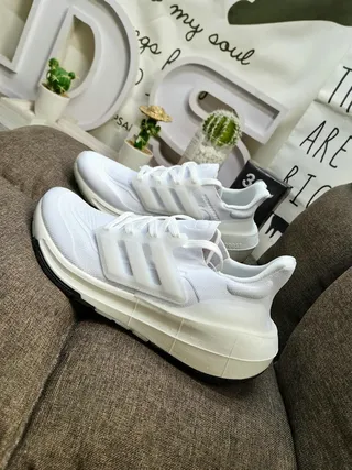 Adidas Ultraboost chaussures de course noires blanches jaunes néon 7