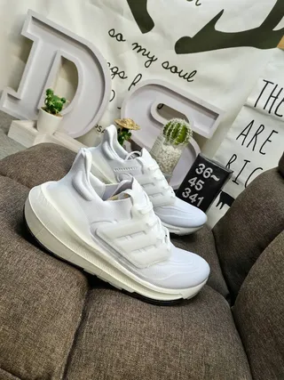 Adidas Ultraboost chaussures de course noires blanches jaunes néon 9