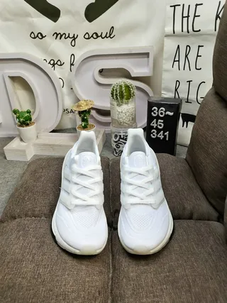 Adidas Ultraboost chaussures de course noires blanches jaunes néon 10