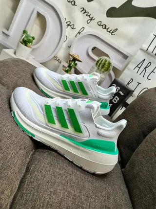 Adidas Ultraboost chaussures de course noires blanches jaunes néon 16