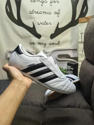 Adidas Branco Preto Sem Cadarços Cinto Velcro Acolchoado Couro Superior Sapatos de Futebol Indoor 5
