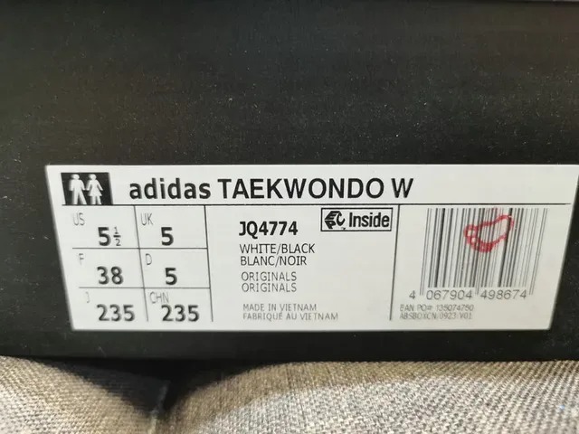 Adidas White Black Laceless Velcro Strap Quilted Toe Box Lifestyle Sneakers 2