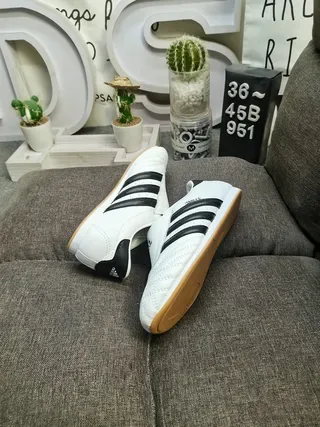 Adidas White Black Laceless Velcro Strap Quilted Toe Box Lifestyle Sneakers 6
