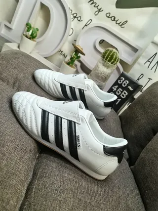 Adidas White Black Laceless Velcro Strap Quilted Toe Box Lifestyle Sneakers 7