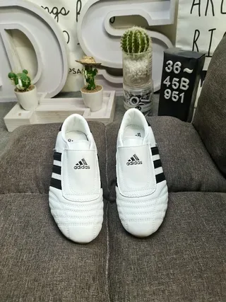 Adidas White Black Laceless Velcro Strap Quilted Toe Box Lifestyle Sneakers 10