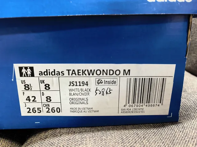Adidas Chaussures de football intérieur blanches noires sans lacets sangle velcro capuchon orteil matelassé 12
