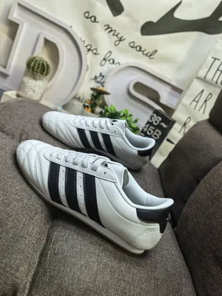 Adidas Chaussures de football intérieur blanches noires sans lacets sangle velcro capuchon orteil matelassé 17