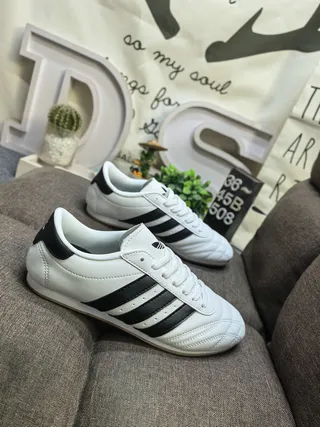 Adidas Chaussures de football intérieur blanches noires sans lacets sangle velcro capuchon orteil matelassé 19