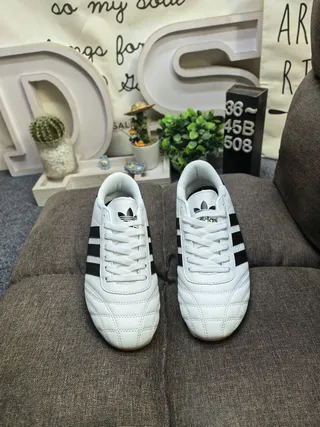 Adidas Chaussures de football intérieur blanches noires sans lacets sangle velcro capuchon orteil matelassé 20