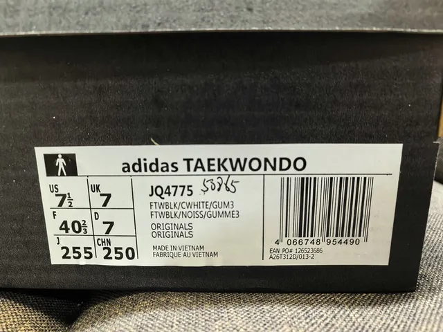 Adidas Chaussures de football intérieur blanches noires sans lacets sangle velcro capuchon orteil matelassé 22