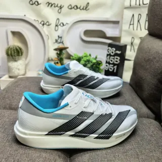 Adidas Chaussures de course blanches bleues tige en maille légère perforée noire à trois bandes