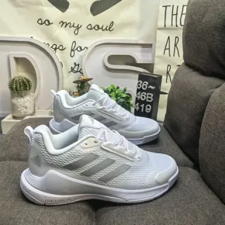 Adidas सफेद भूरा बुना हुआ जाल ऊपरी तीन-धारी साइड ब्रांडिंग लाइफस्टाइल स्नीकर्स