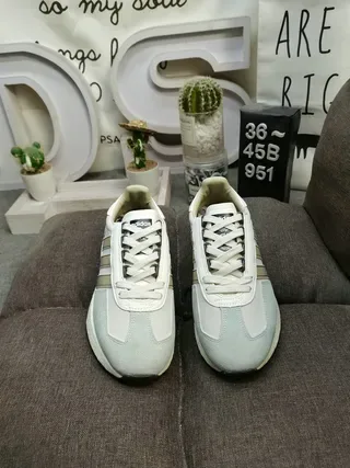 Adidas White Gray Retro Runner Silhouette Three-Stripe Side Panel Lifestyle Sneakers 10