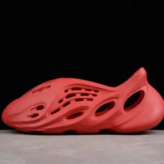 Adidas Yeezy Foam Runner लाल लाइफस्टाइल स्नीकर