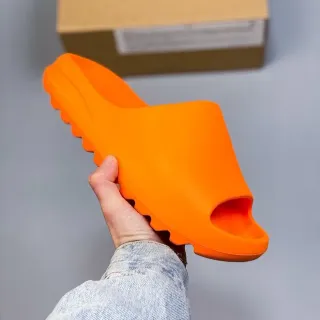 Adidas Yeezy Slide नारंगी वन पीस मोल्डेड स्लिपर