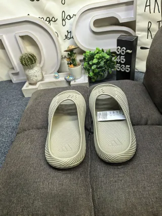 Adidas Yeezy Slide White Black Slippers 7