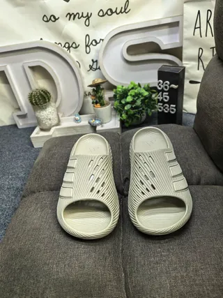 Adidas Yeezy Slide White Black Slippers 9
