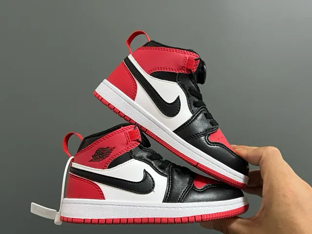 Air Jordan 1 Black White High-Top Leather Upper Basketball Shoes 17