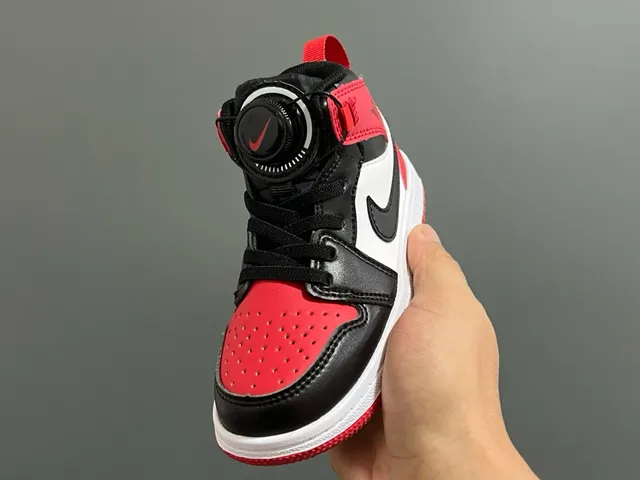 Air Jordan 1 Black White High-Top Leather Upper Basketball Shoes 23