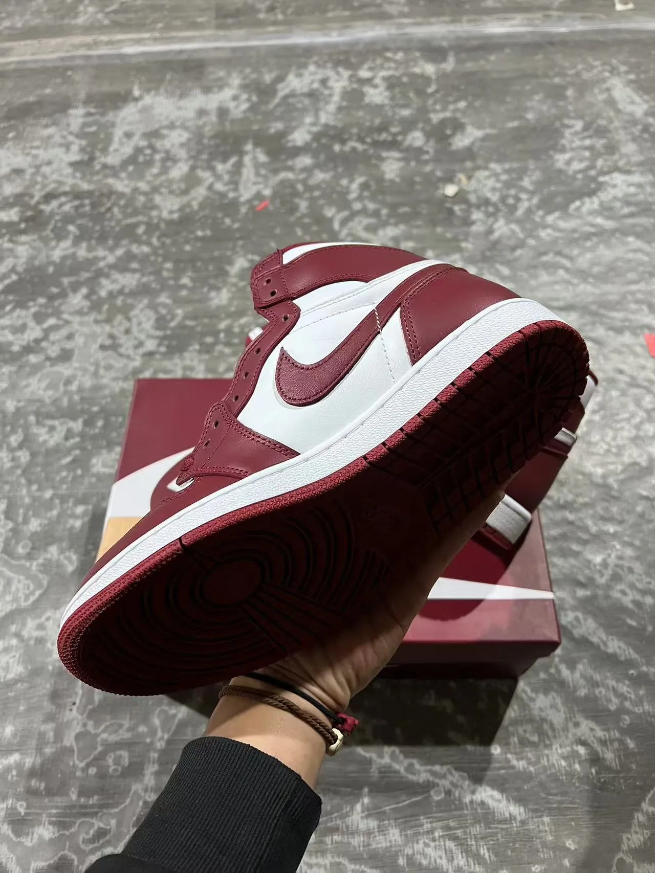 Air Jordan 1 Burgundy and White Leather Basketball Shoes 6