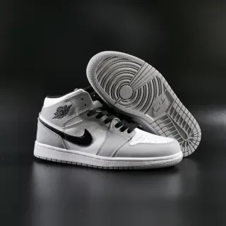 Air Jordan 1 灰黑高帮皮革鞋面篮球鞋
