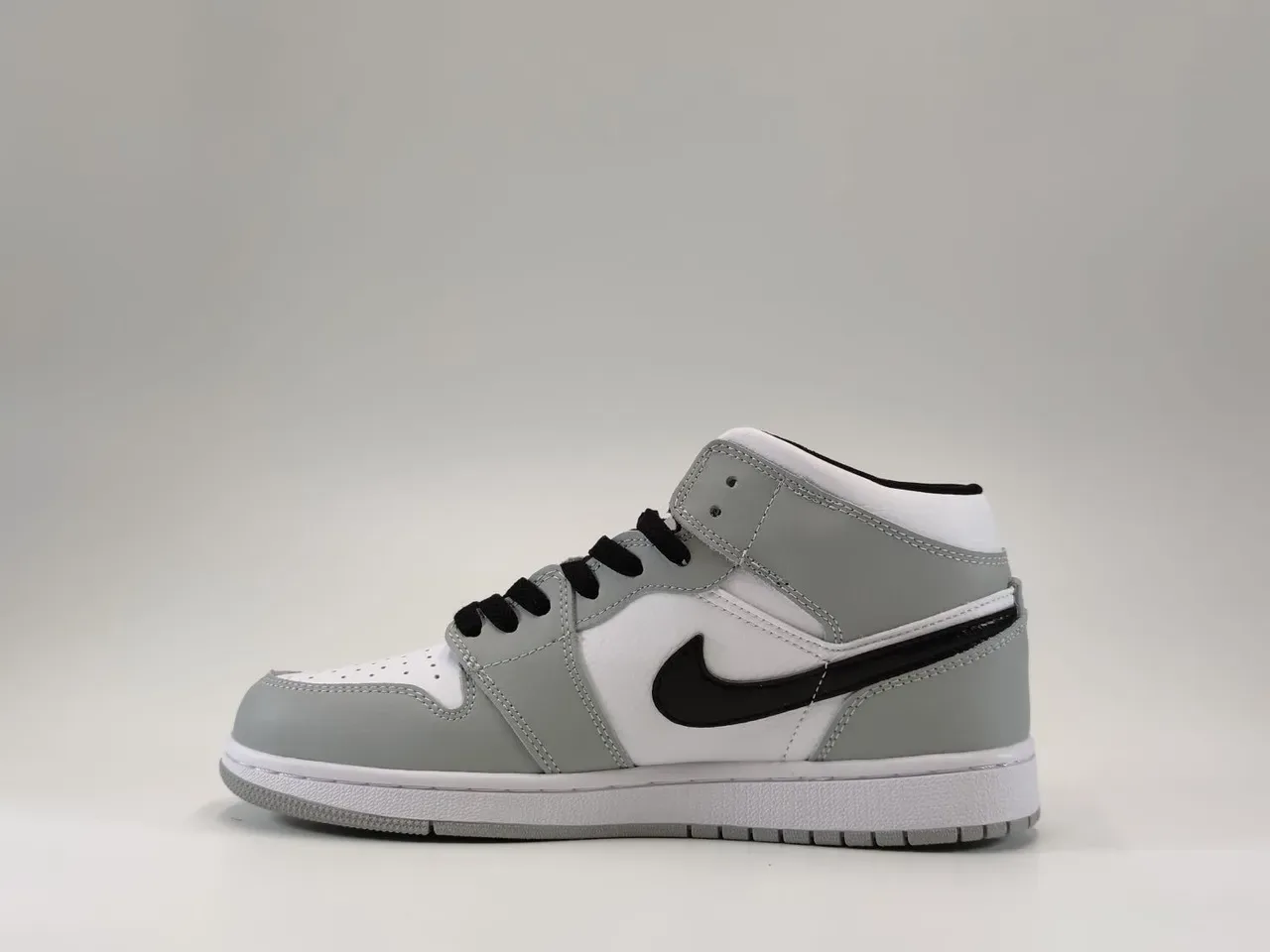 Air Jordan 1 Gris Noir Haut Cuir Supérieur Chaussures de Basketball 3