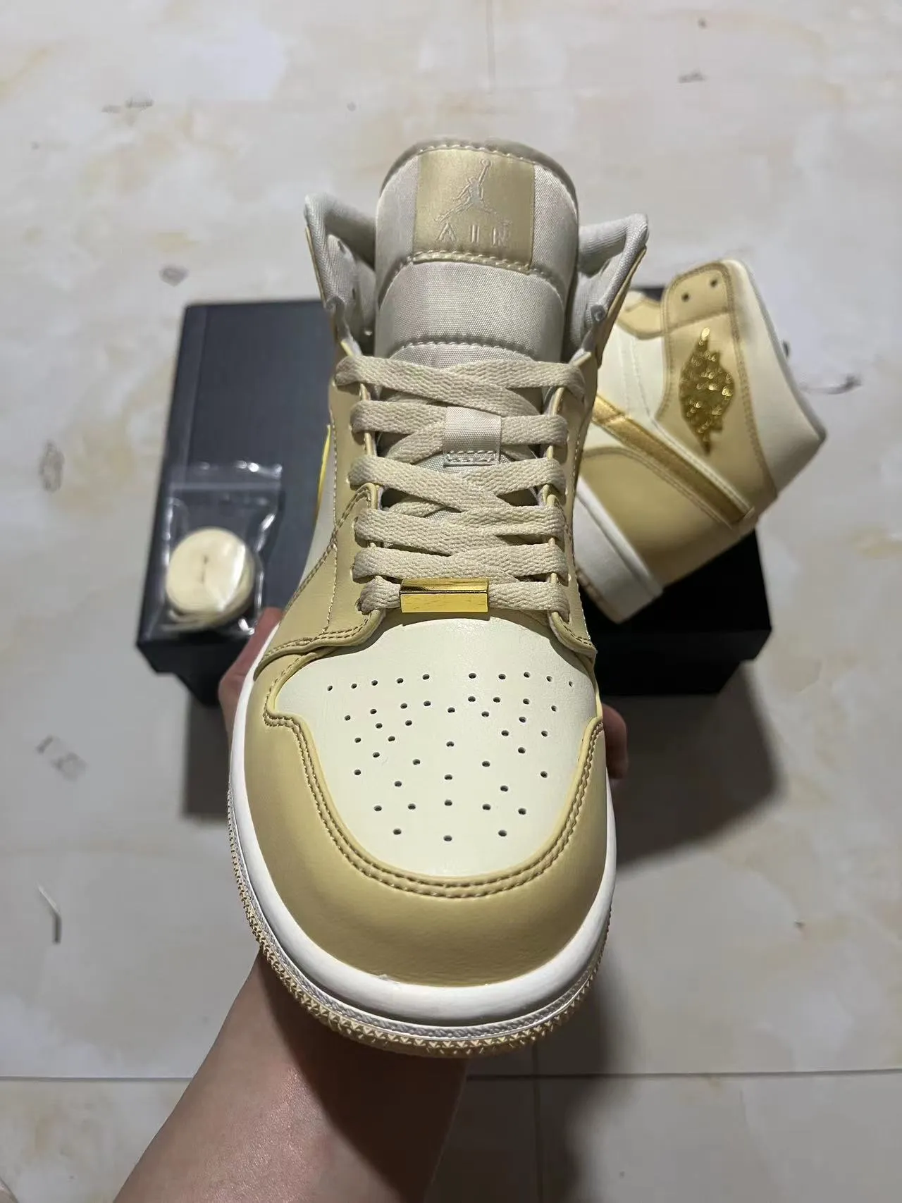 Air Jordan 1 High Metallic Gold Cream Basketball Shoes 2
