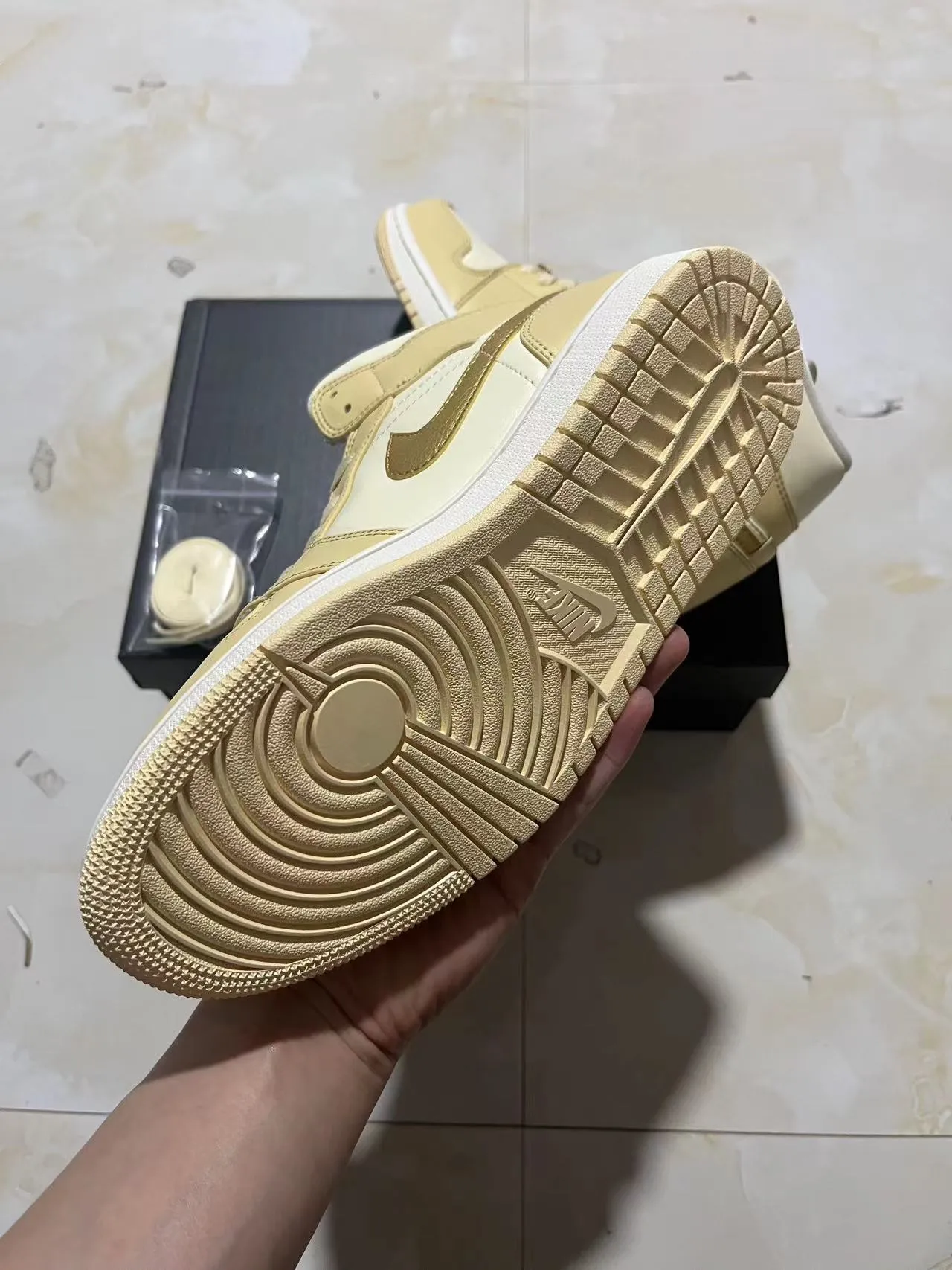Air Jordan 1 High Metallic Gold Cream Basketball Shoes 9